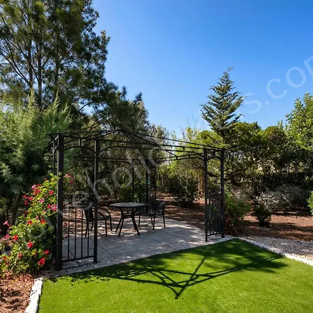 Eden Villa *