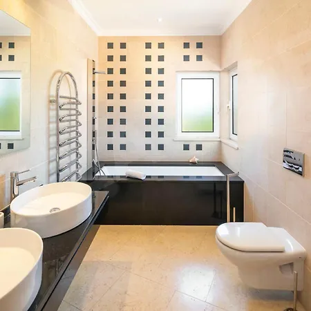 Eden Villa *